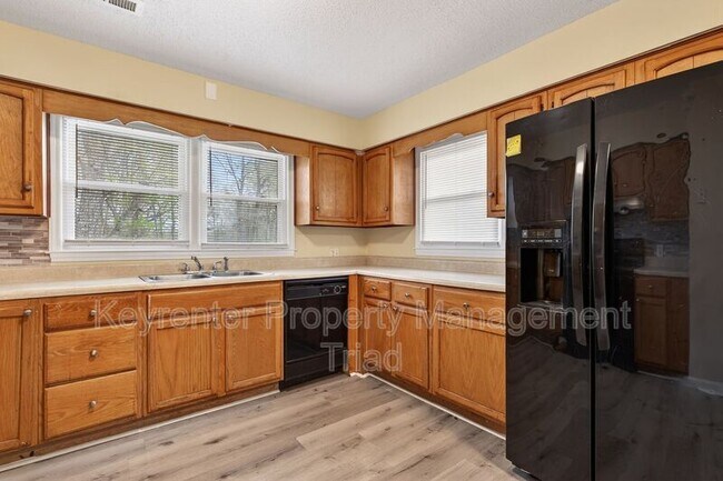 Building Photo - 506 Rocky Knoll Rd