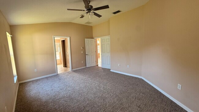 Building Photo - 10 Zebrawood Ct