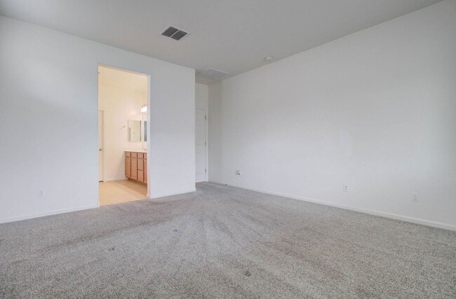 Building Photo - 1106 E Regent Dr