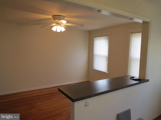 Building Photo - 240 Pensdale St