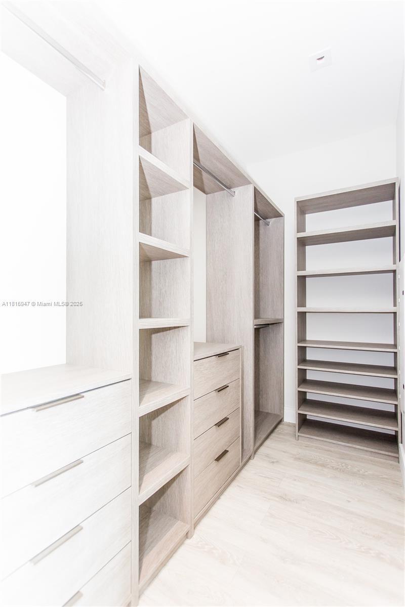 Building Photo - 460 NE 28th St