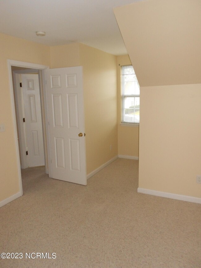 Building Photo - 3960 Winds Ridge Dr