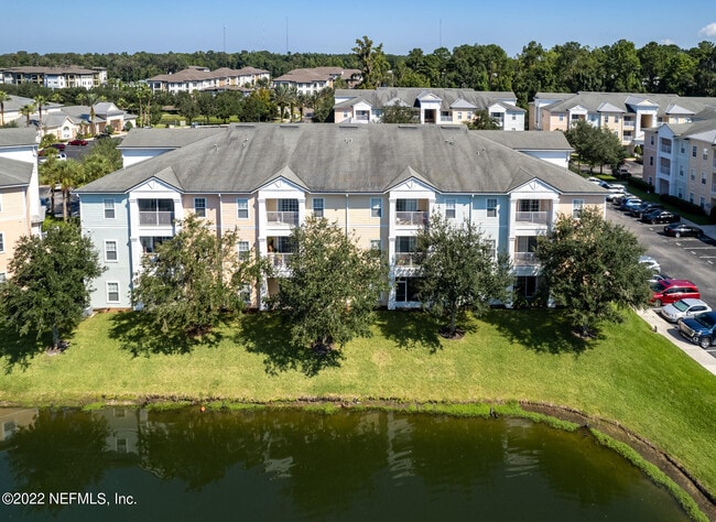 Building Photo - 8226 Green Parrot Rd
