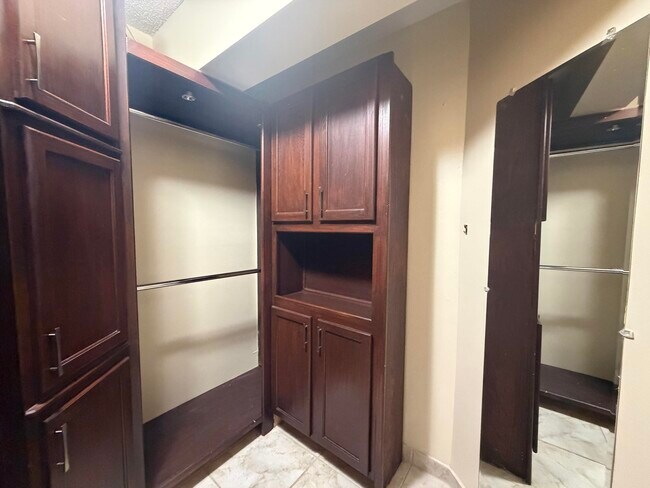 Building Photo - 12661 Westhampton Cir