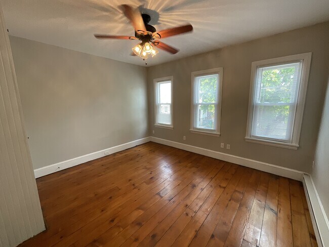 Building Photo - 254 E Louther St