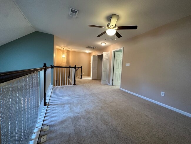 Building Photo - Townhome in a great location!
