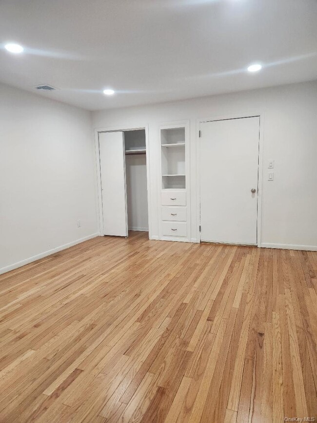 Building Photo - 147 Congers Rd