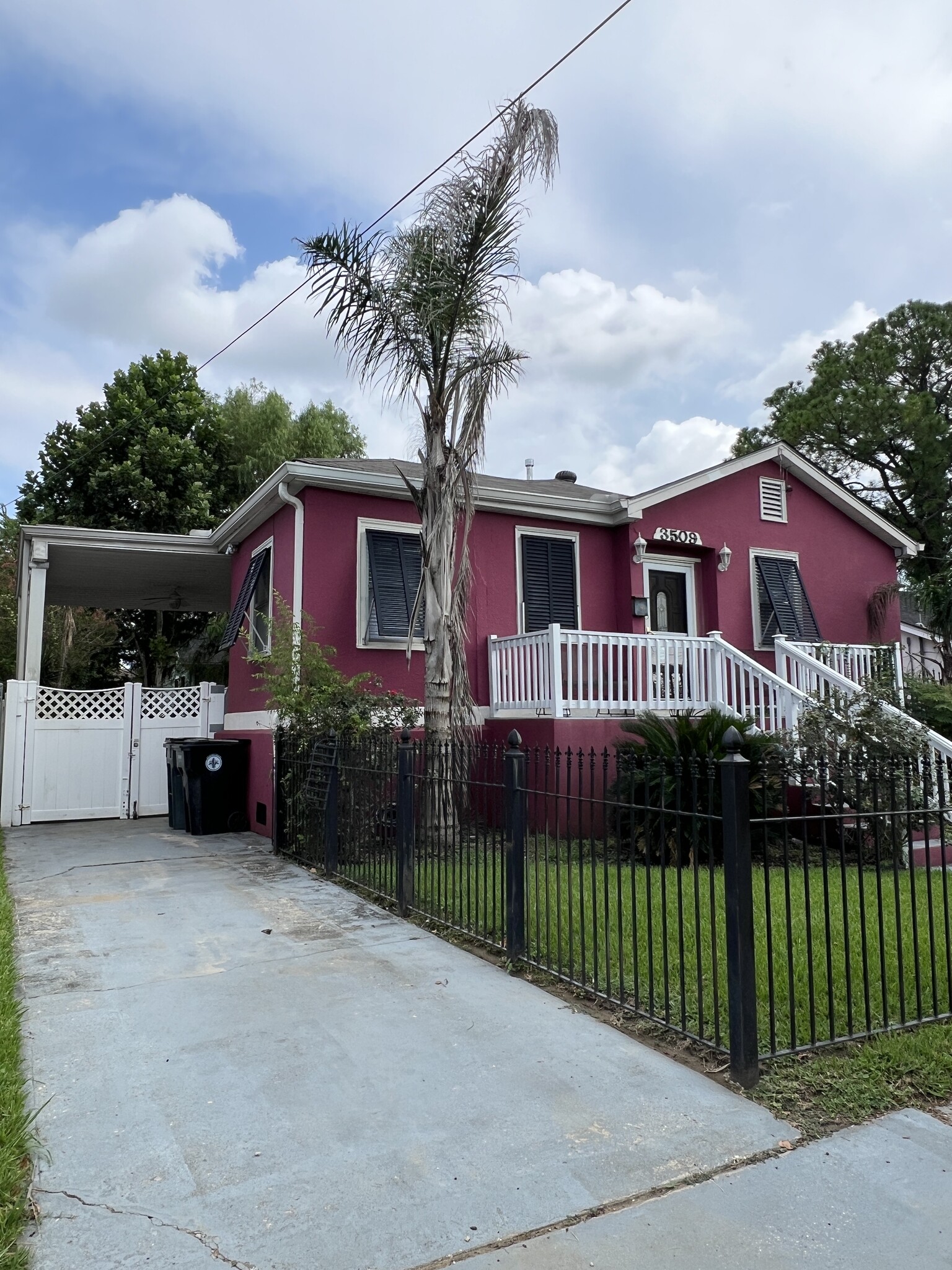 Exterior Left - 3509 Leonidas St