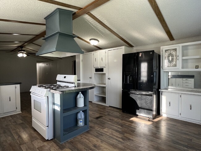 Building Photo - 3-Bed, 2-Bath Mobile Home in Agra