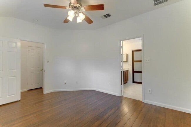 Building Photo - 211 Cadillac Cove