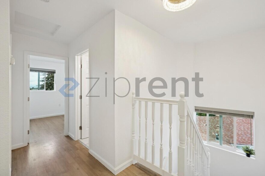 Building Photo - 2204 E 24th St