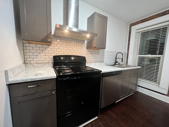 Building Photo - Newly renovated one bedroom available for ...