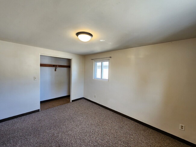 Building Photo - 1 Bedroom Apartment with balcony