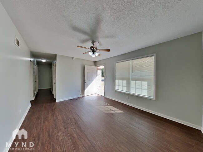 Building Photo - 6575 Ridgewood Rd