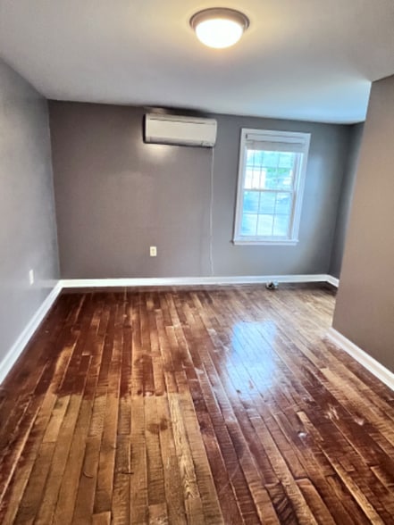 Building Photo - 224 Dingledine St