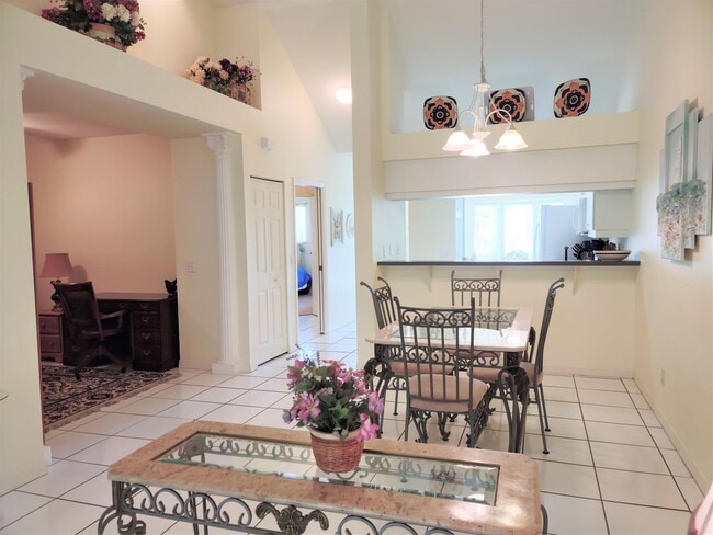 Building Photo - Annual Furnished - Attractive 2 Bedroom 2 Bathroom Plus a Den Condo with 2nd floor Reserve View!