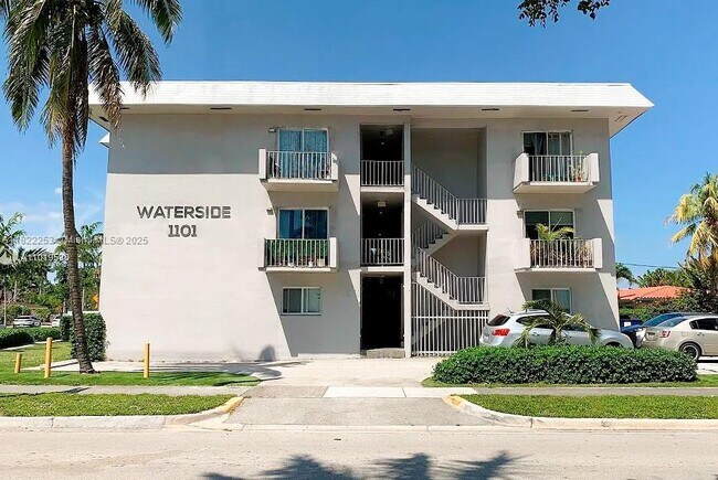 Building Photo - 1101 NE 80th St