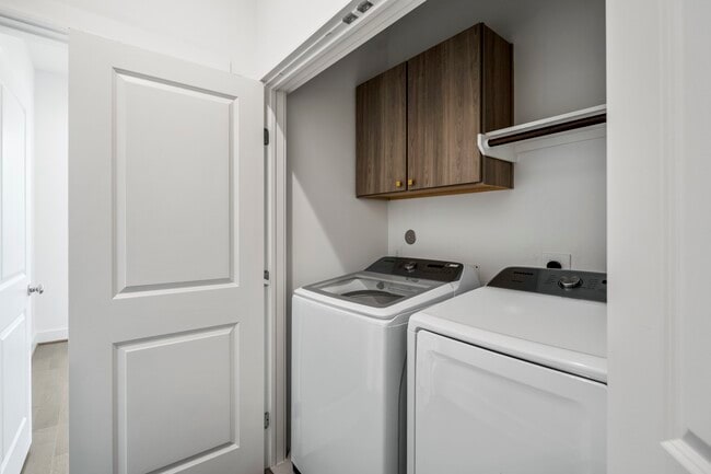 Building Photo - 594 Janisch Rd