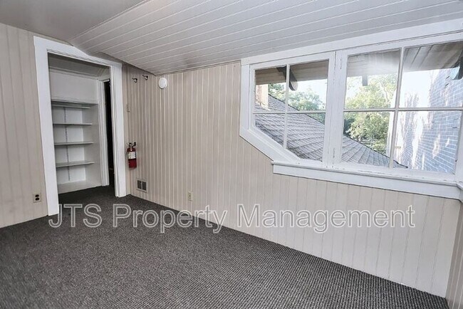 Building Photo - 1015 27th St
