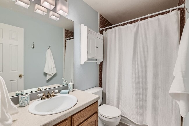 Building Photo - Stunning 4 BDR Fully Furnished Home in Broomfield