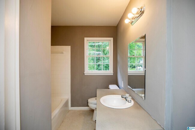 Building Photo - 1037 Dawn Dr