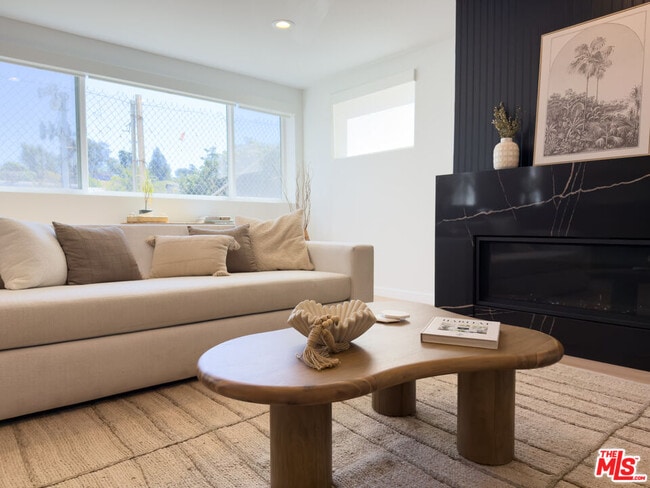 Building Photo - 2220 1/2 Aaron St