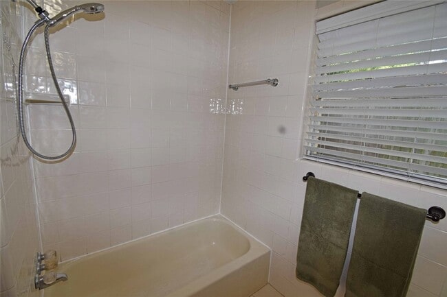 Building Photo - 2614 Willowby Dr
