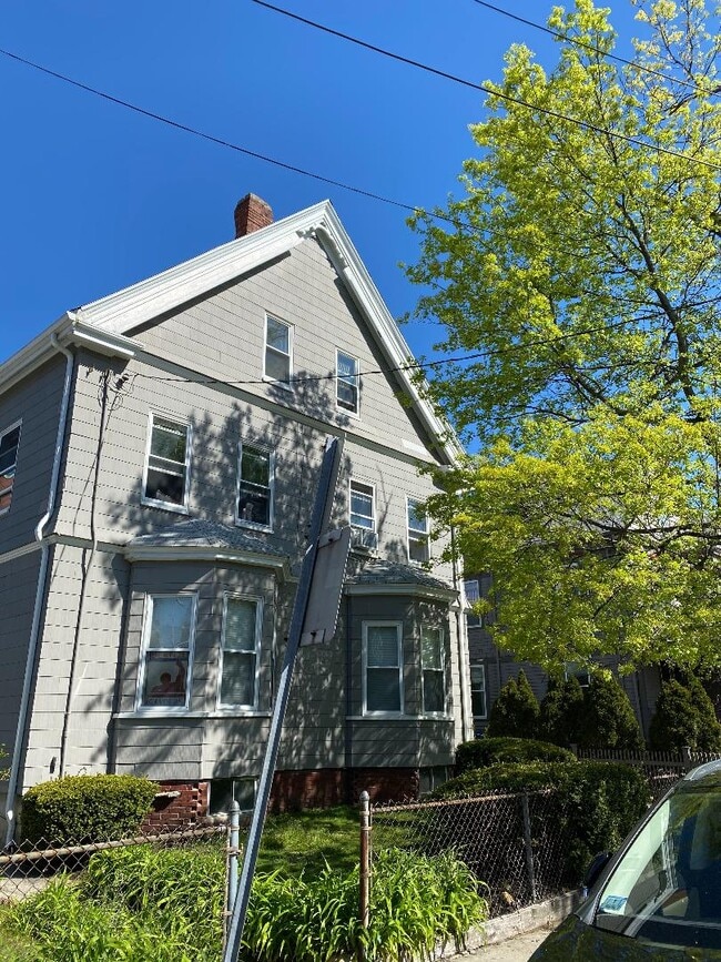 Building Photo - 5-7 Blake St. Unit 4