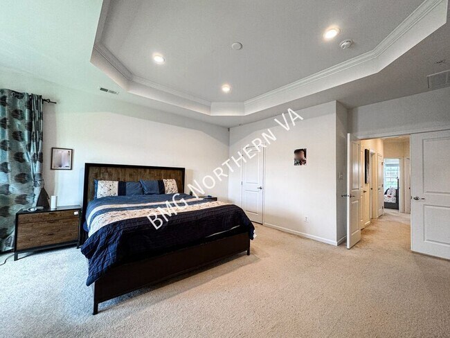 Building Photo - 3190 Yeager Dr