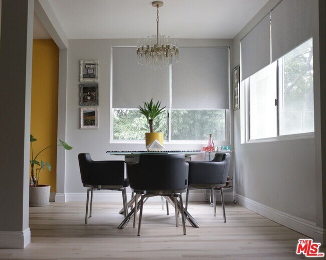 Building Photo - 5301 Balboa Blvd