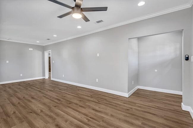 Building Photo - 430 N Hutcheson St