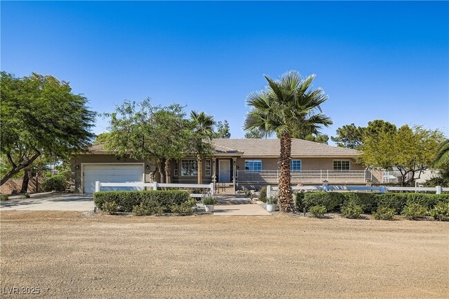 Building Photo - 6690 N Torrey Pines Dr