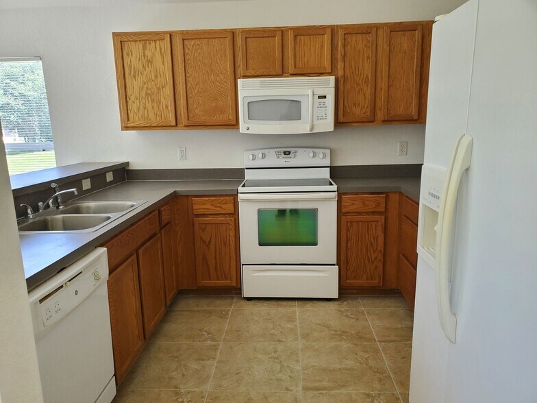 Building Photo - Greenbriar Location!  3 bedroom 2 bath 2 car garage!