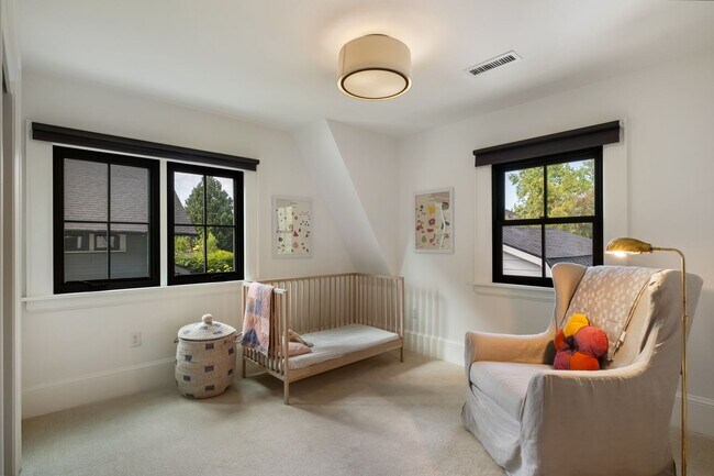 Building Photo - 2835 NE 40th Ave