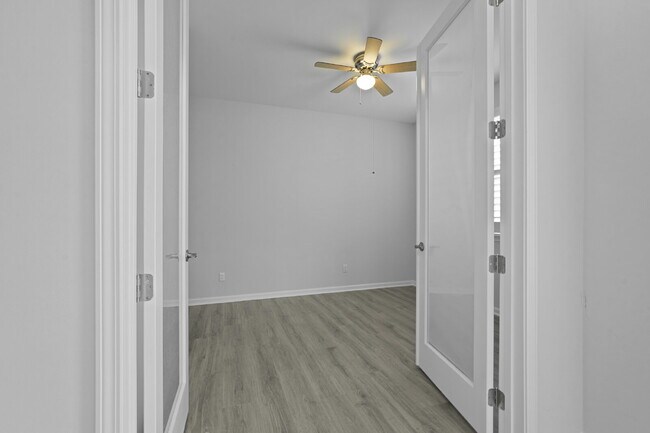 Building Photo - "Charming 2-Bedroom Retreat with 2 Baths and Den - 1558 Sq. Ft. of Comfort in Latitude Margaritav...