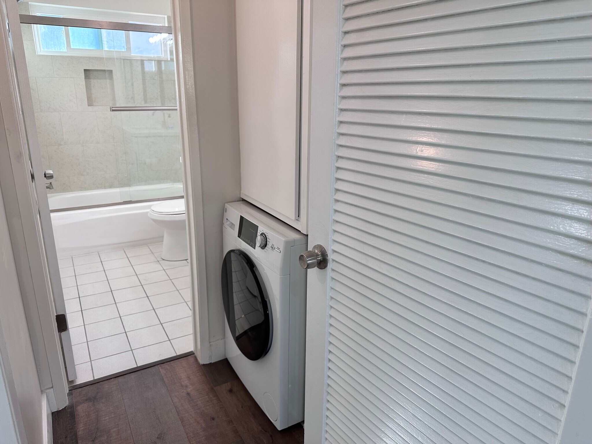 Building Photo - 5328 Newcastle Ave