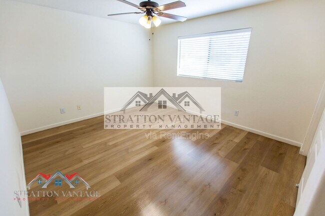 Building Photo - 960 E Constitution Dr