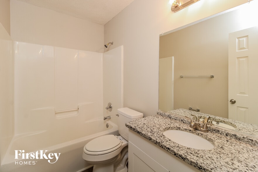 Building Photo - 4705 Meadowcroft Rd