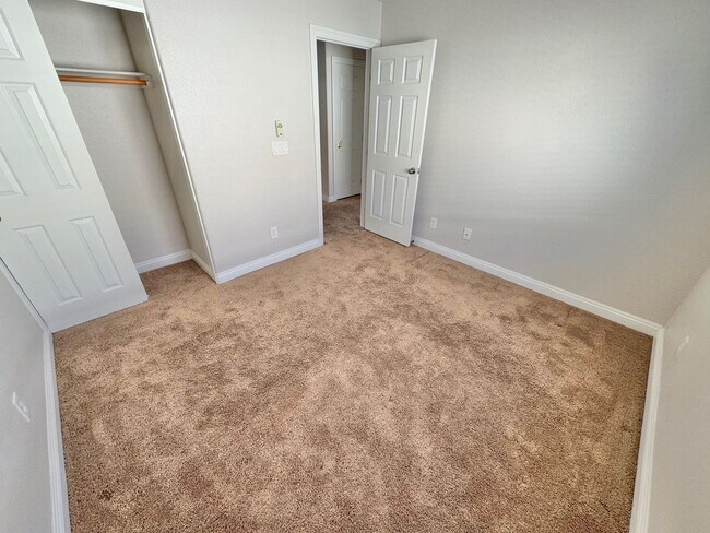 Building Photo - HERE'S THE PERFECT PLACE TO CALL HOME! 3 BEDROOM 2.5 BATHROOM TWO STORY TOWNHOUSE,
