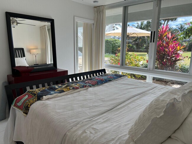 Building Photo - 1221 Hillsboro Mile