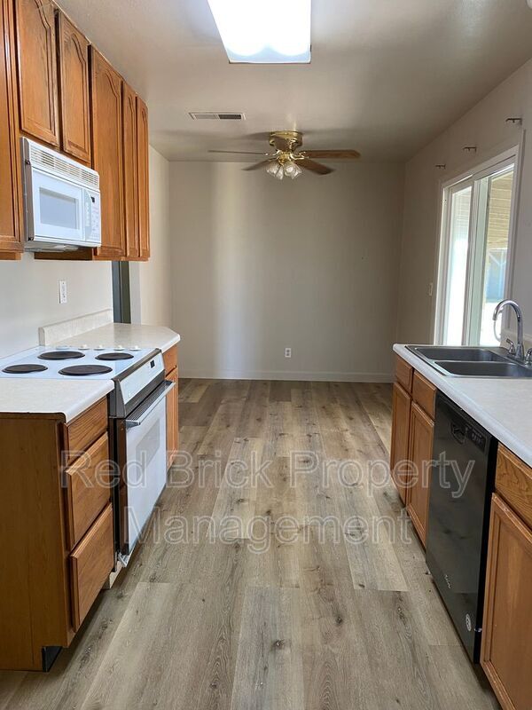 Building Photo - 2715 Trindade Rd