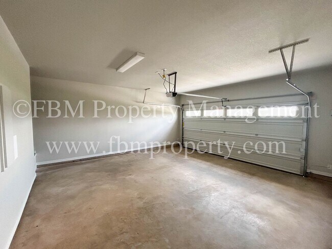 Building Photo - 2133 Layla Dr
