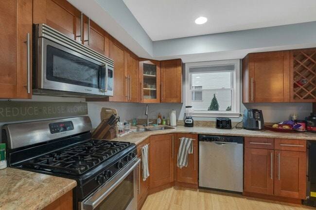 Building Photo - 439 2nd St