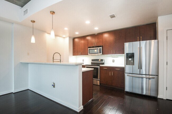 Building Photo - 5925 Almeda Rd