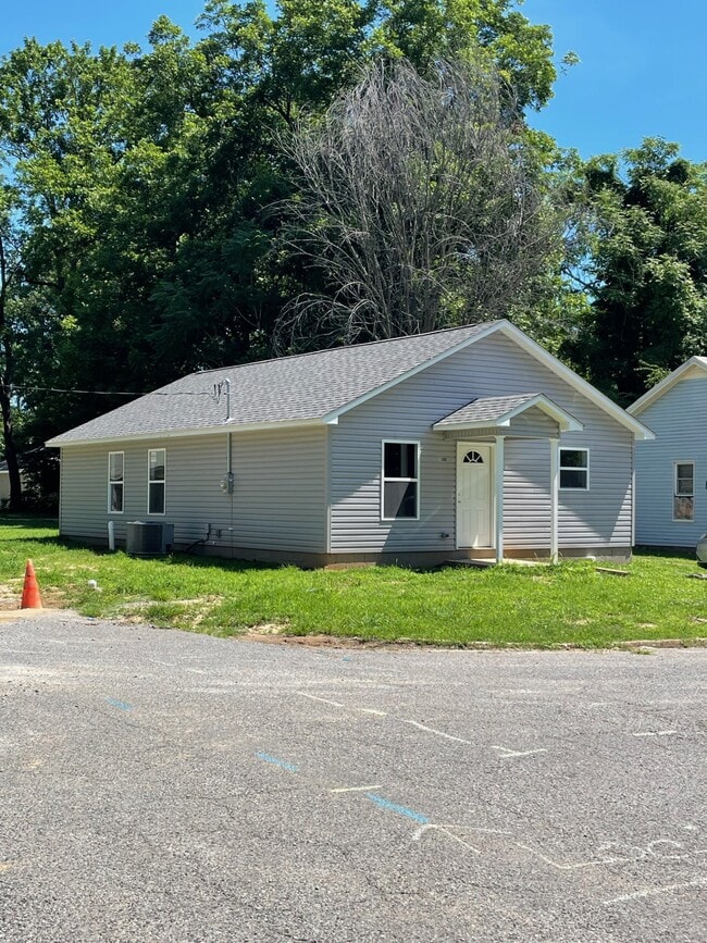 Building Photo - 1300 Moss St