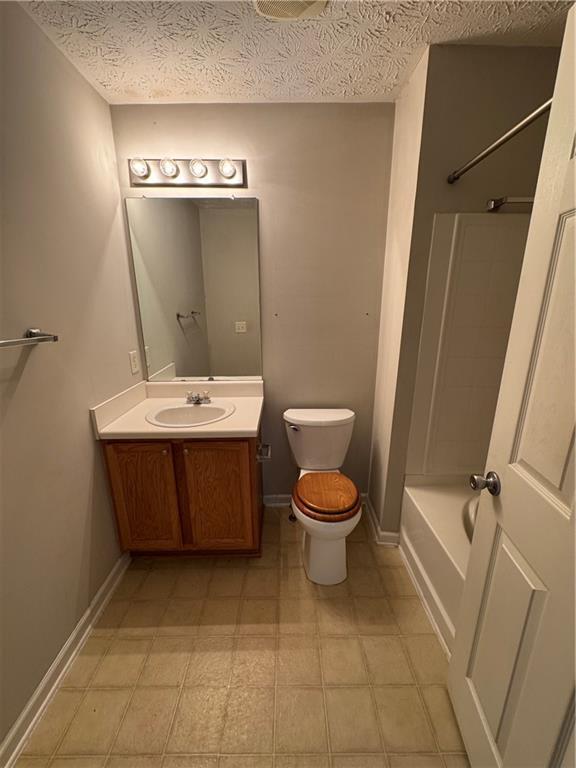 Building Photo - 1221 Oak Knoll Ct