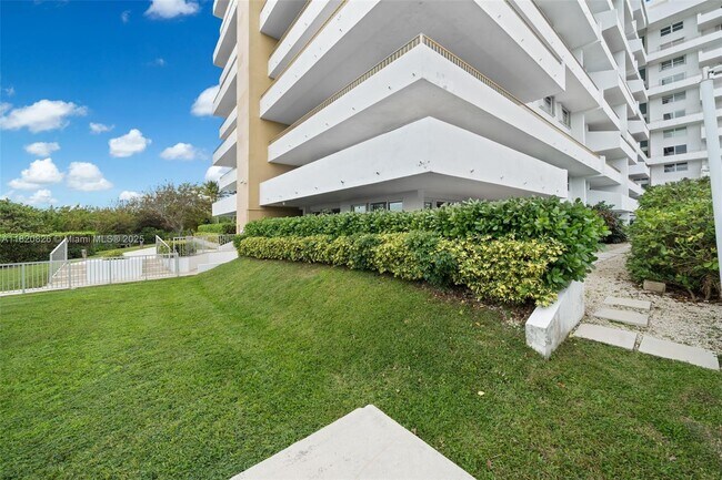 Building Photo - 177 Ocean Ln Dr