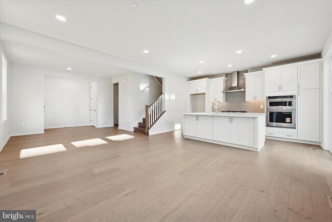 Building Photo - 64 Alroy Rd