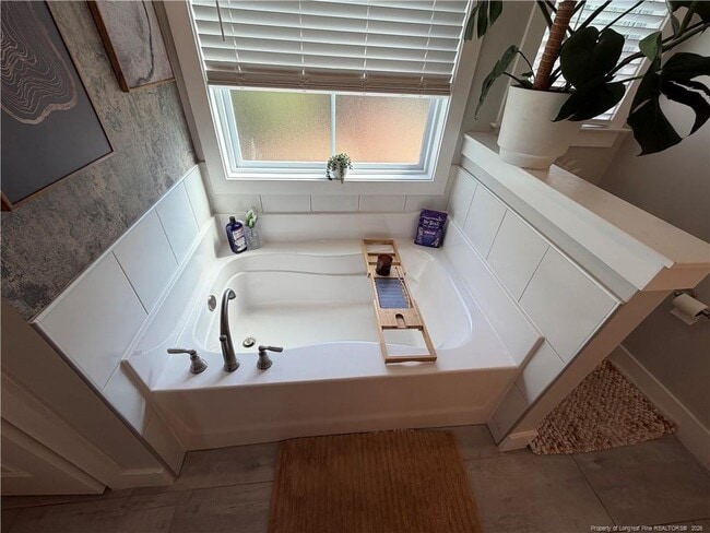 Building Photo - 68 Spruce Holw Cir