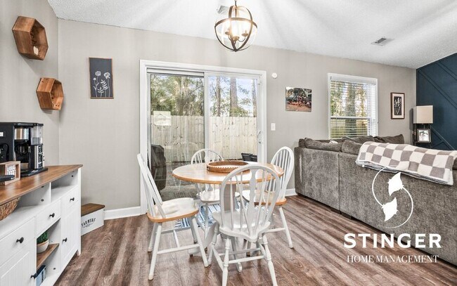 Building Photo - 16 Brindlewood Dr